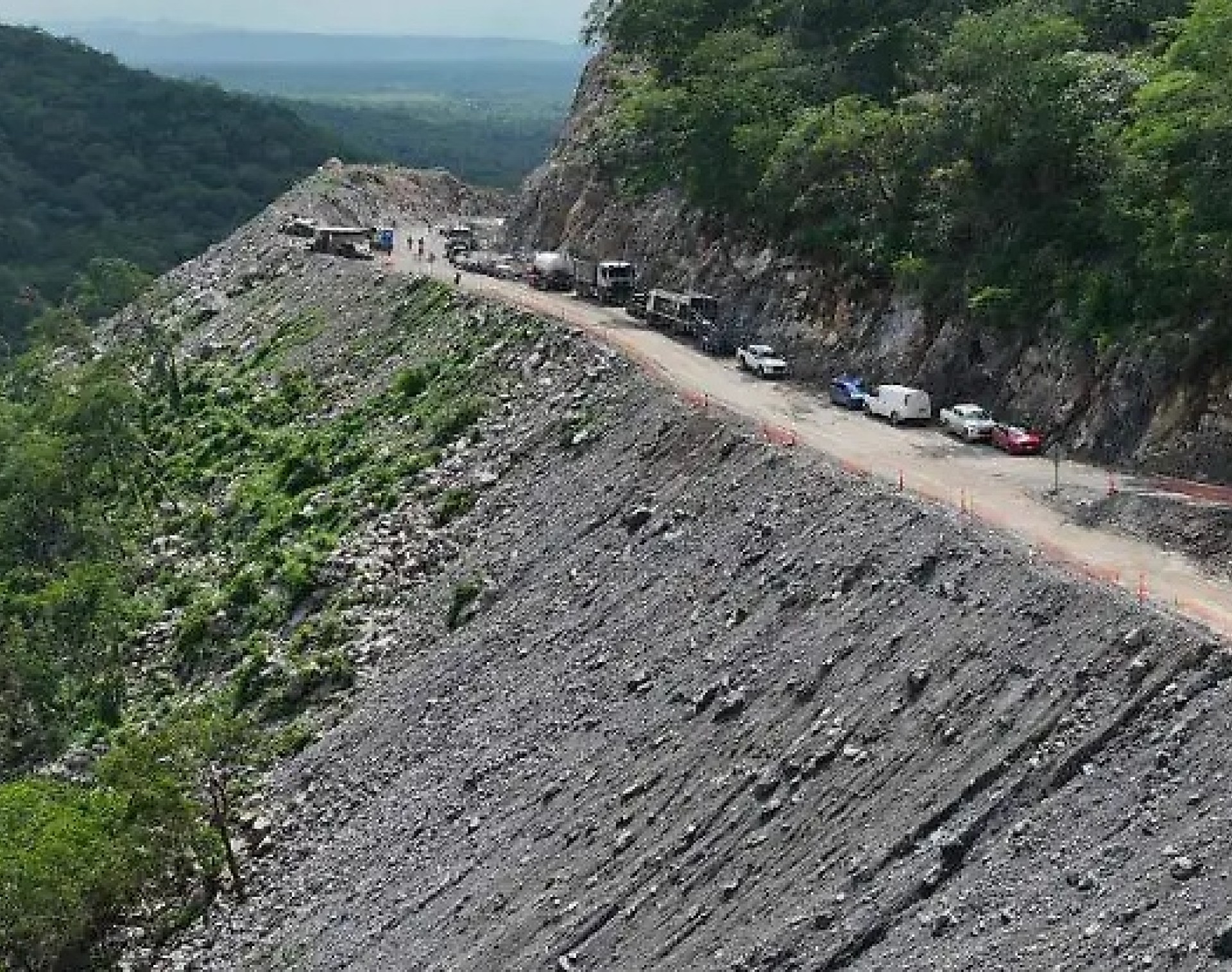 Trabajos de revisión y ajuste del proyecto de construcción de la carretera CD.MANTE – CD.TULA